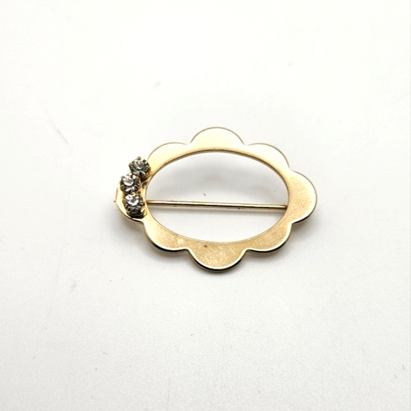 ๐ข3/$19๐ข Yellow Gold Minimalist Brooch with Rhinestone Accents Vintage - Picture 2 of 6